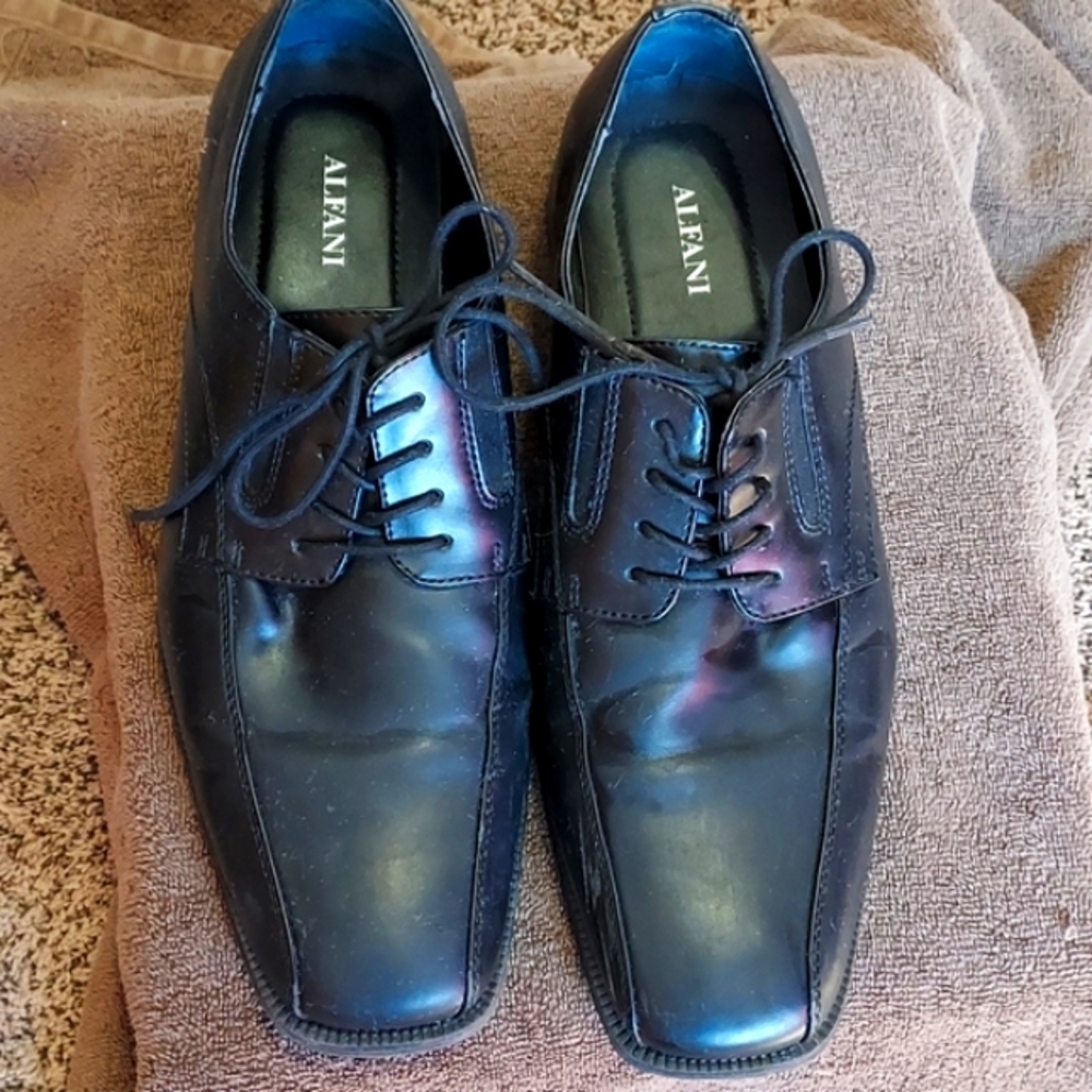 5/25 Men's Alfani dress shoes